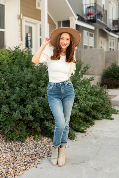 Ribbed white bodysuit with short sleeves