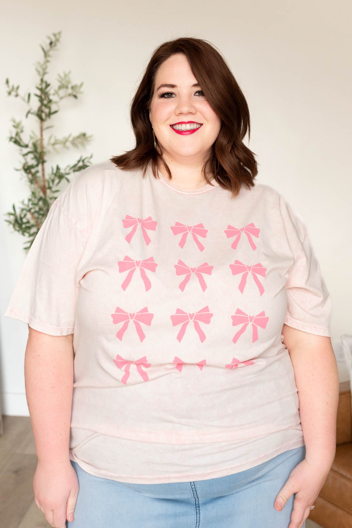 Plus size light pink ribbon graphic tee