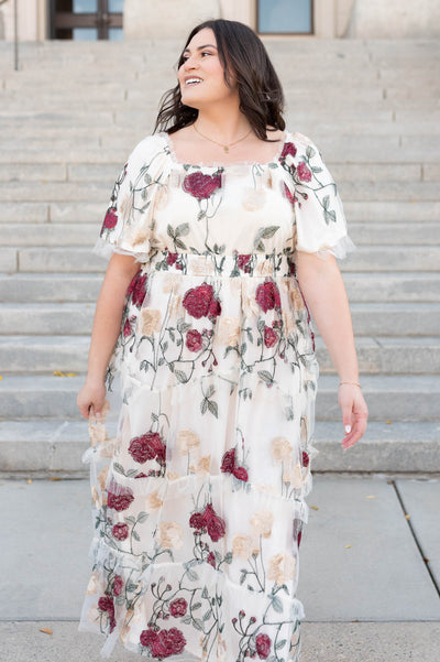 Short sleeve plus size cream floral mesh dress