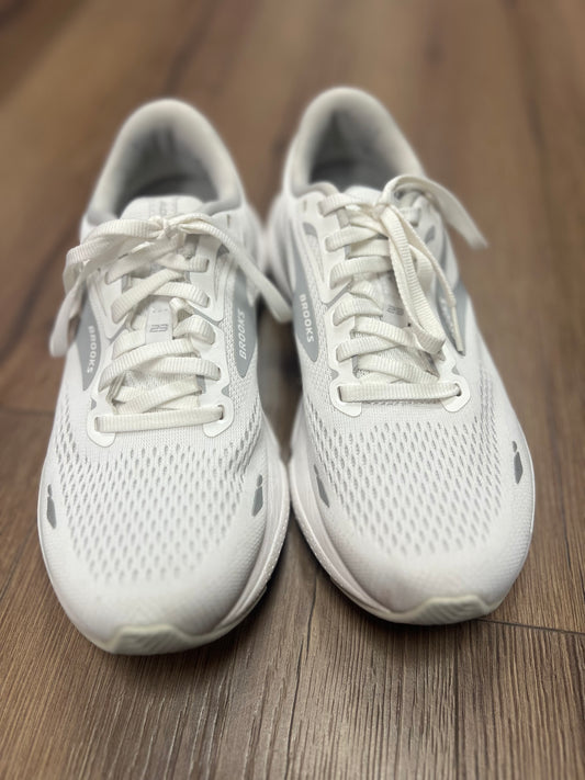 (9.5)Women’s White Brooks