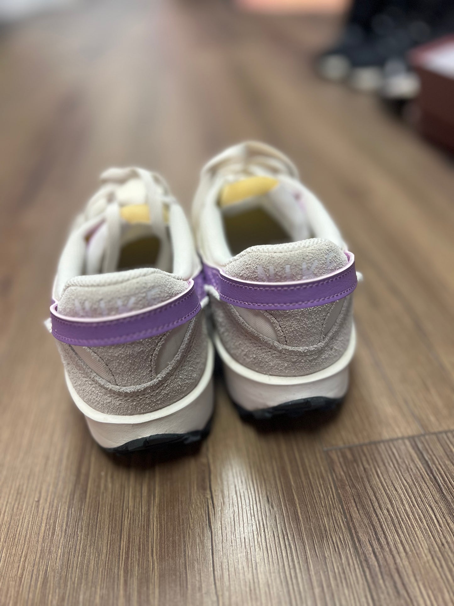 (8.5) Women’s Nikes