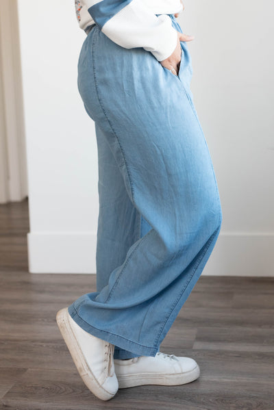 Side view of the denim linen pants