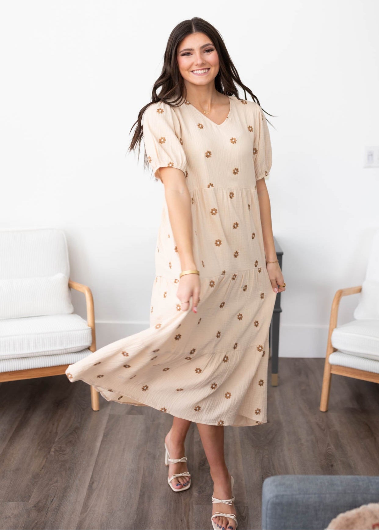 Cream embroidered dress with short sleeves