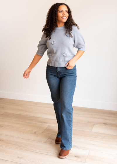 Dusty blue floral knit sweater with short sleeves