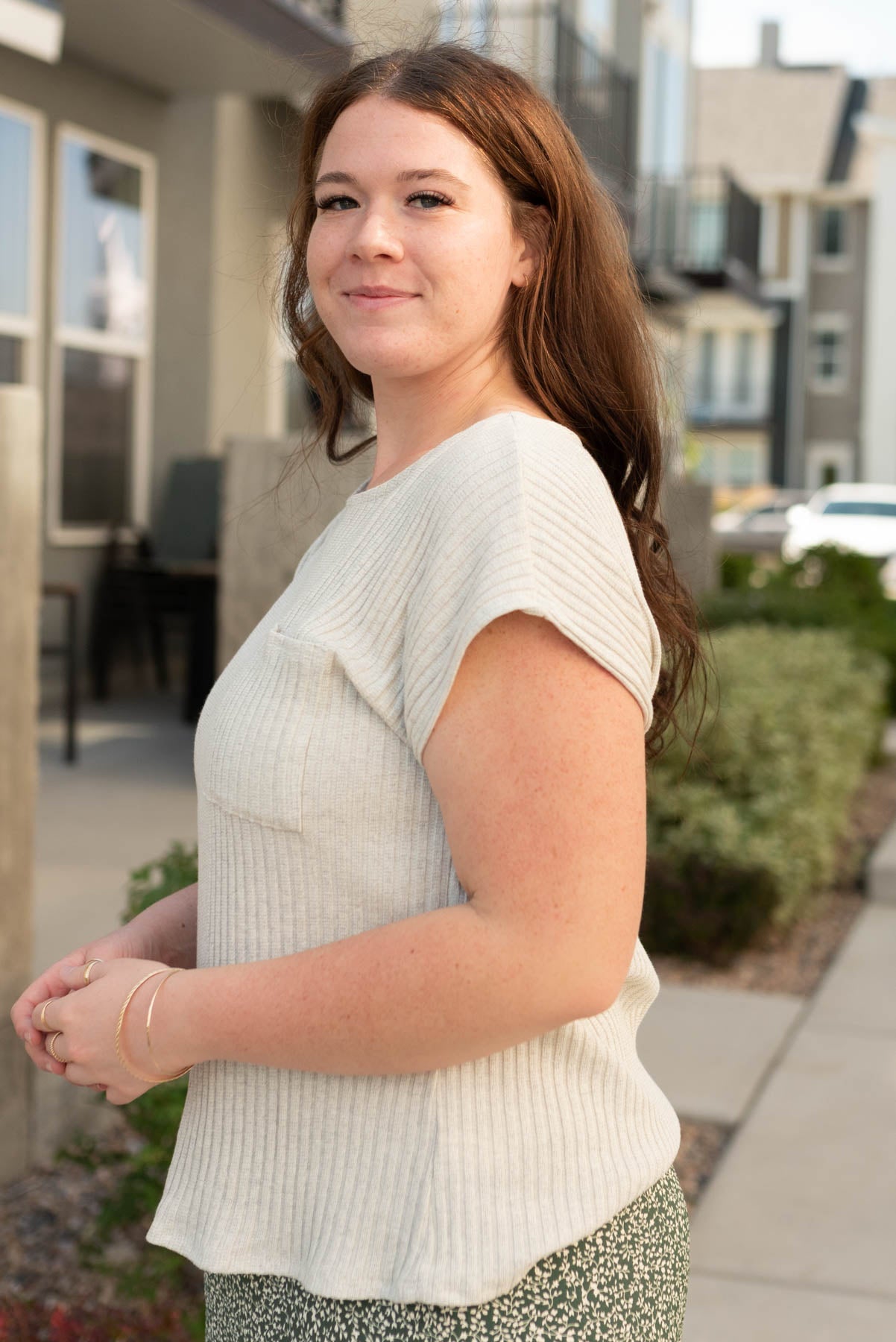 Side view of the plus size light grey ribbed top