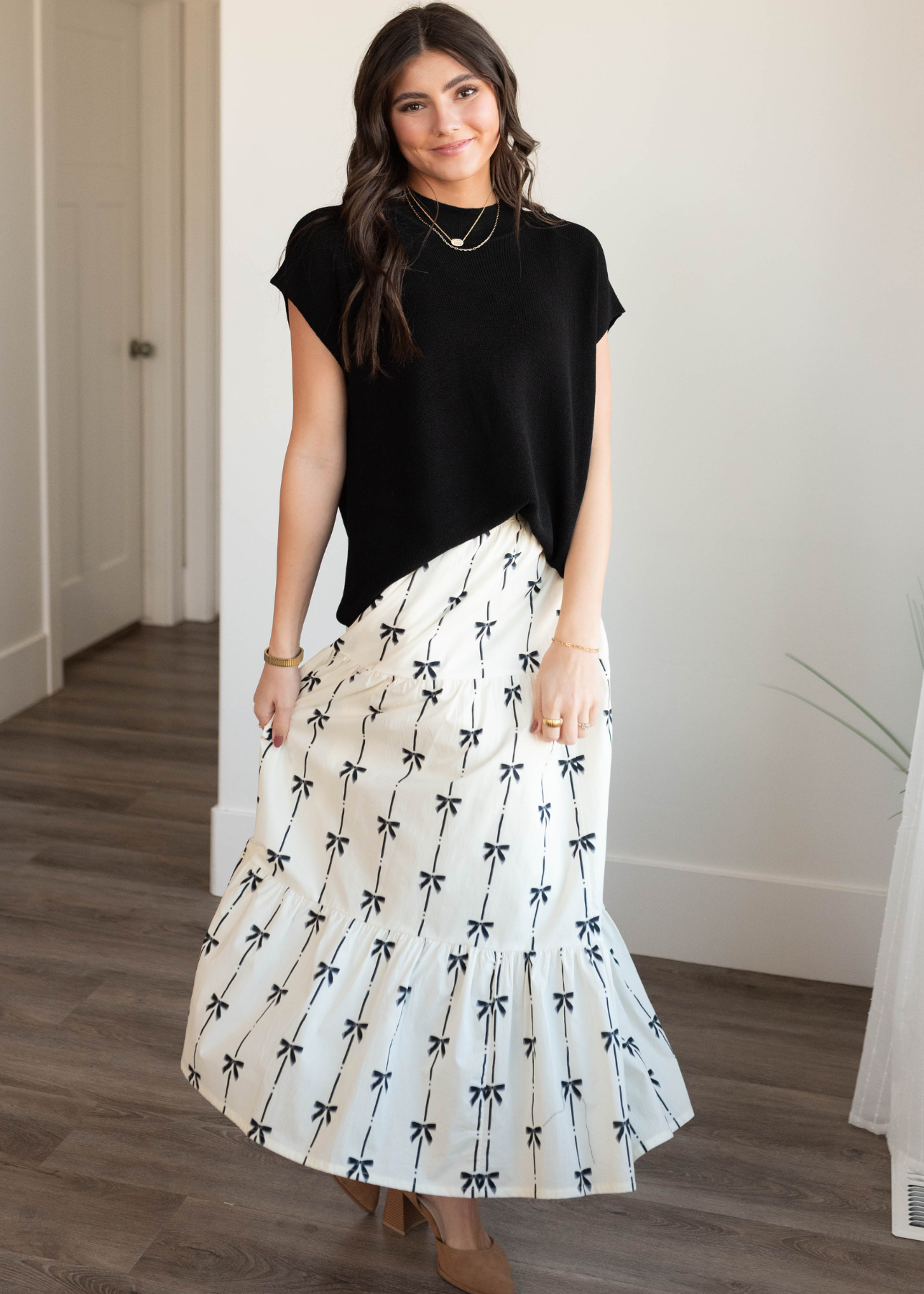 Ivory bow printed skirt with black bows