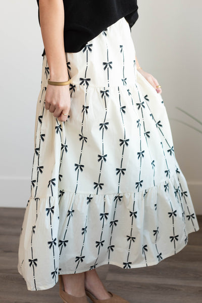 Side view of the ivory bow printed skirt