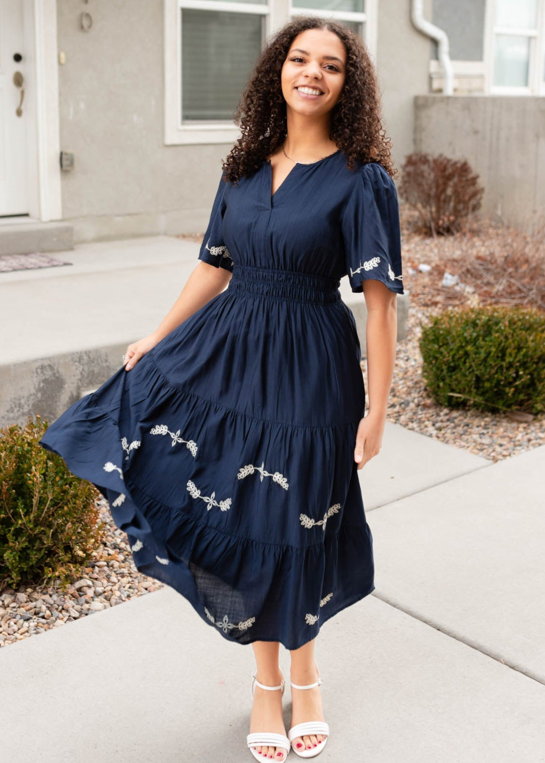 Midnight embroidered dress with short sleeves