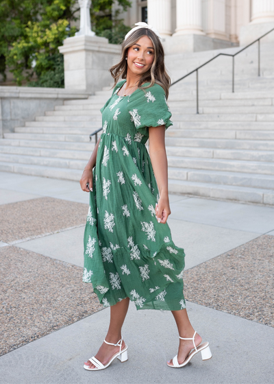 Emerald green embroidered dress with short sleeves