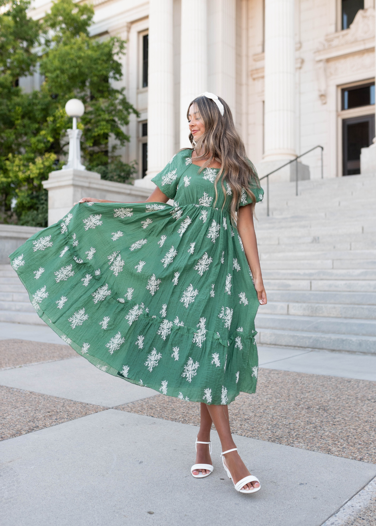 Short sleeve emerald green embroidered dress