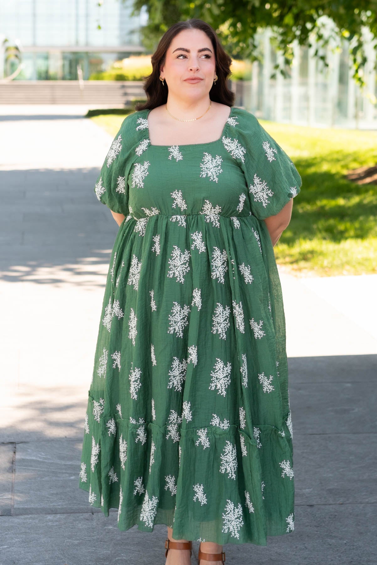 Short sleeve emerald green embroidered dress