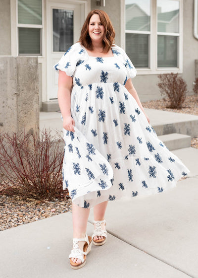 Short sleeve plus size ivory embroidered dress