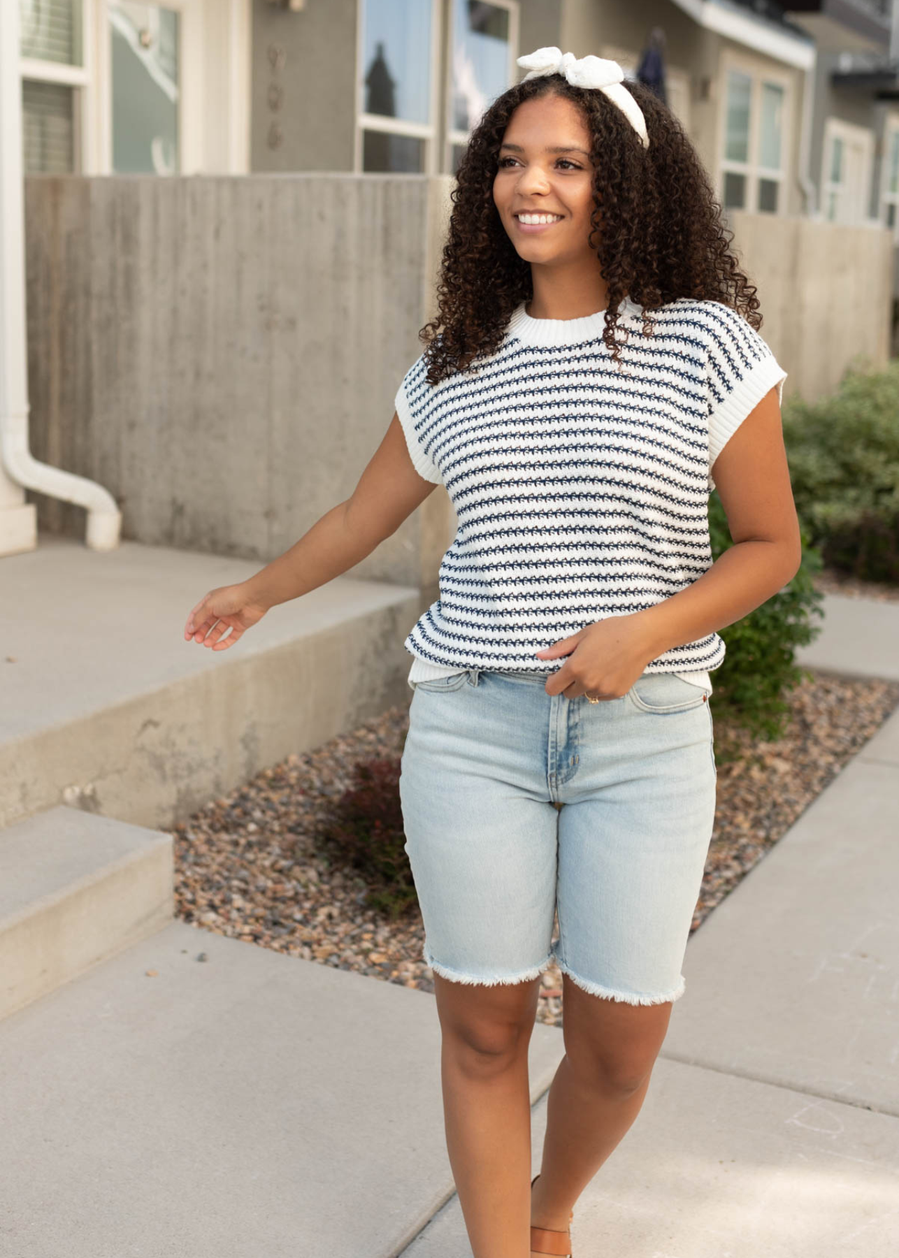 Sleeveless blue stripe sweater top