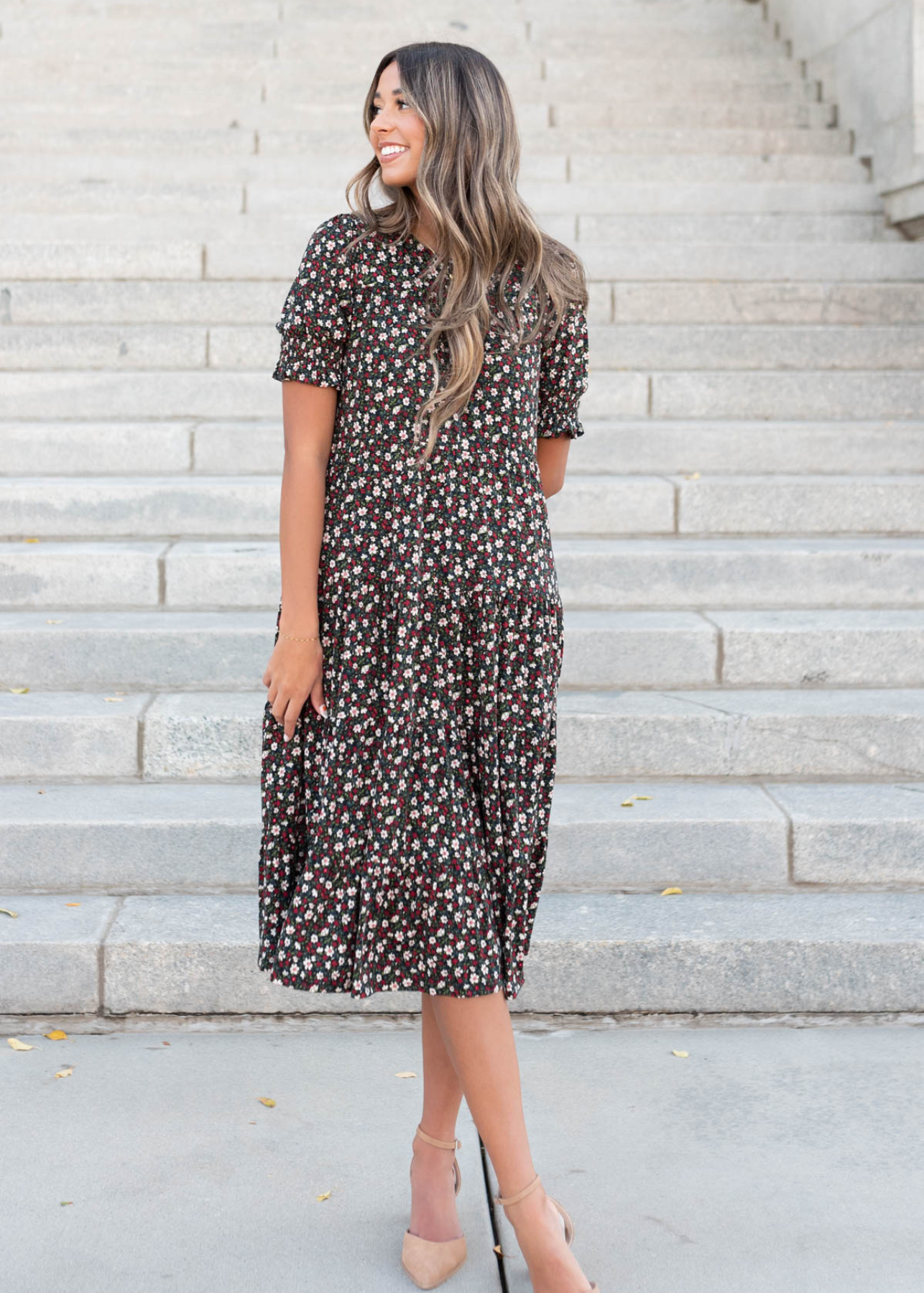 Tiered floral dress with short sleeves