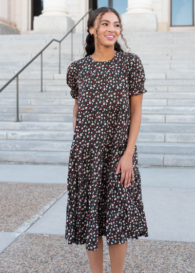 Tiered floral dress with short sleeves