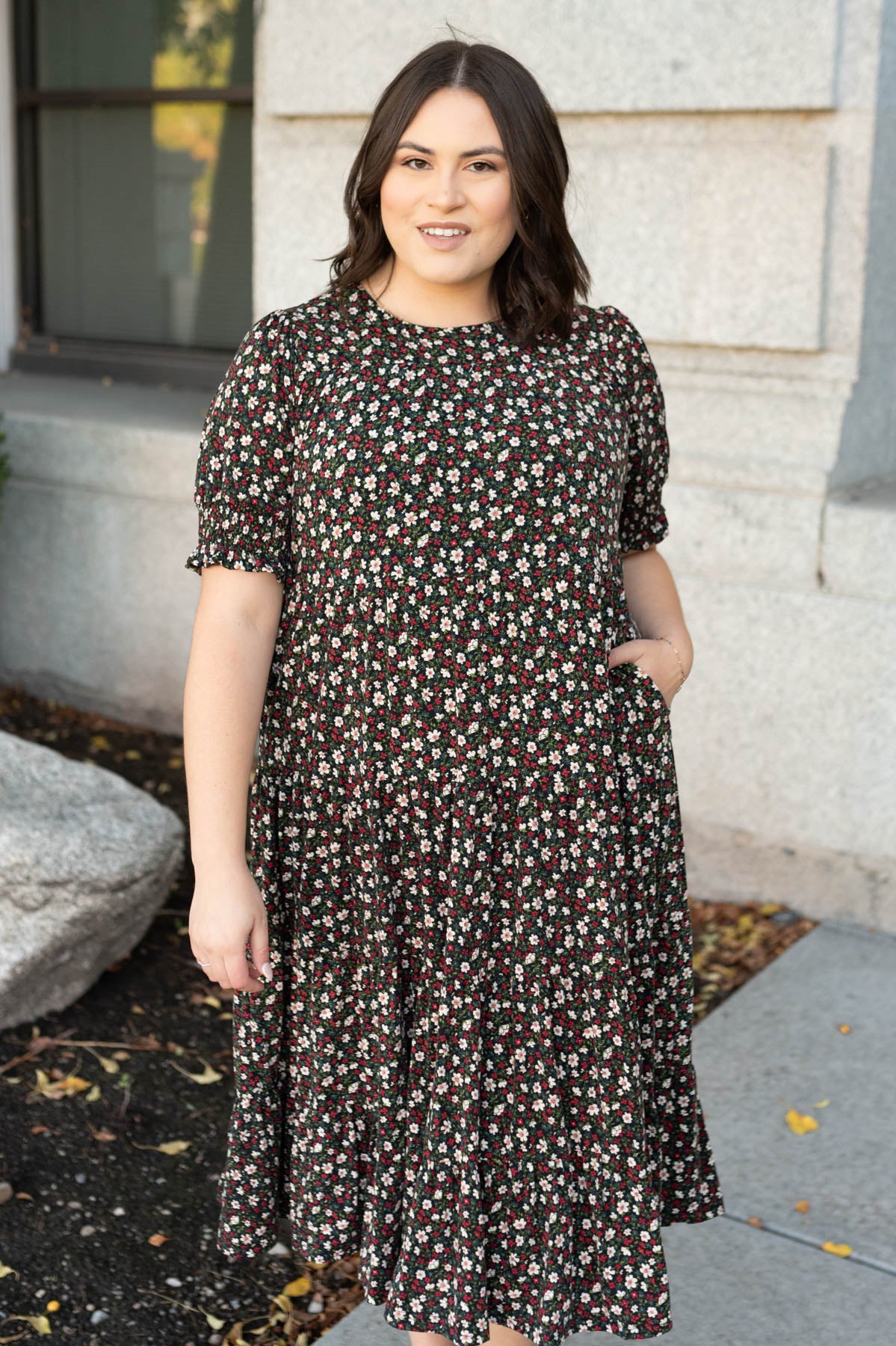 Short sleeve tiered floral dress in plus size