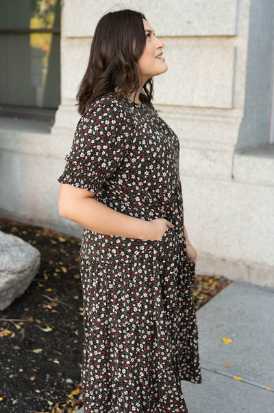 Side view of the plus size tiered floral dress