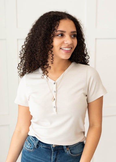 V-neck oatmeal ribbed top with four buttons