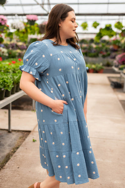 Side view of the plus size blue floral dot dress with pockets