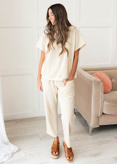 Tapered beige gingham knit pants with front pockets