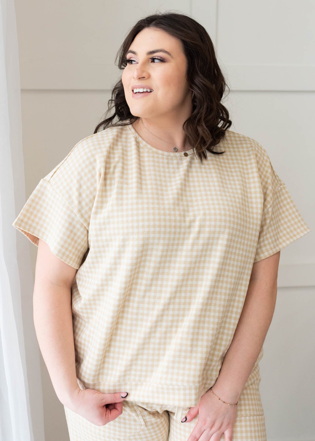 Short sleeve beige gingham knit top