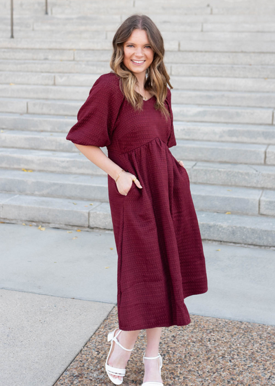 Puff sleeve burgundy textured dress