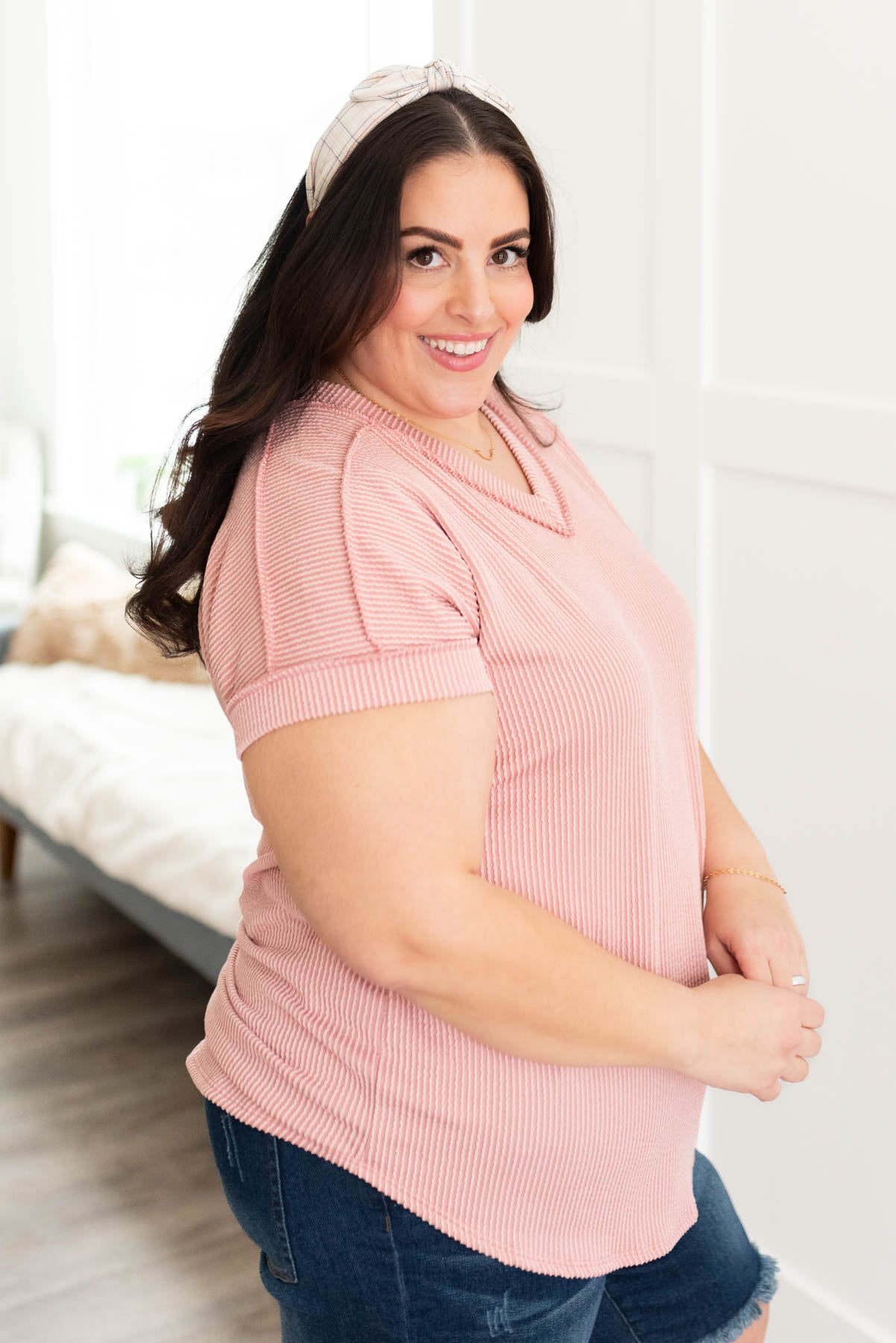 Side view of the plus size mauve ribbed top