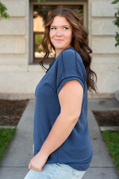 Side view of the plus size navy ribbed top