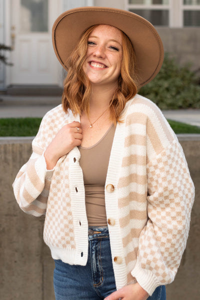 Unbuttoned long sleeve taupe cardigan