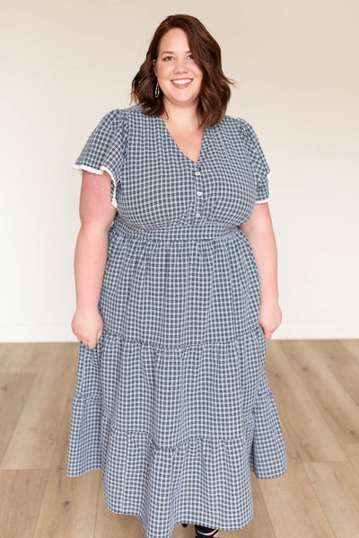 Short sleeve black plaid dress in plus size