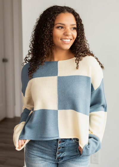 Blue checkered sweater with long sleeves