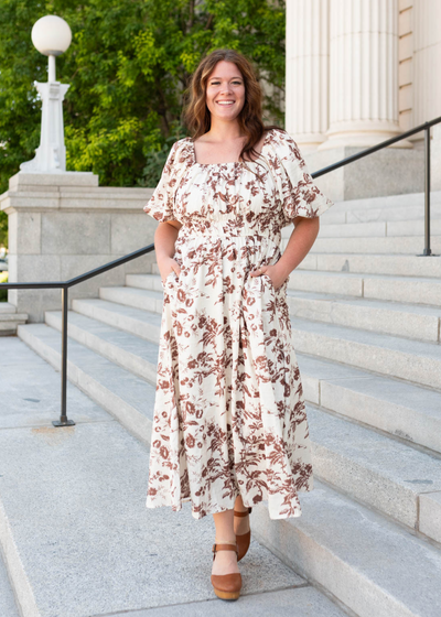 Short sleeve plus size mocha floral tiered dress