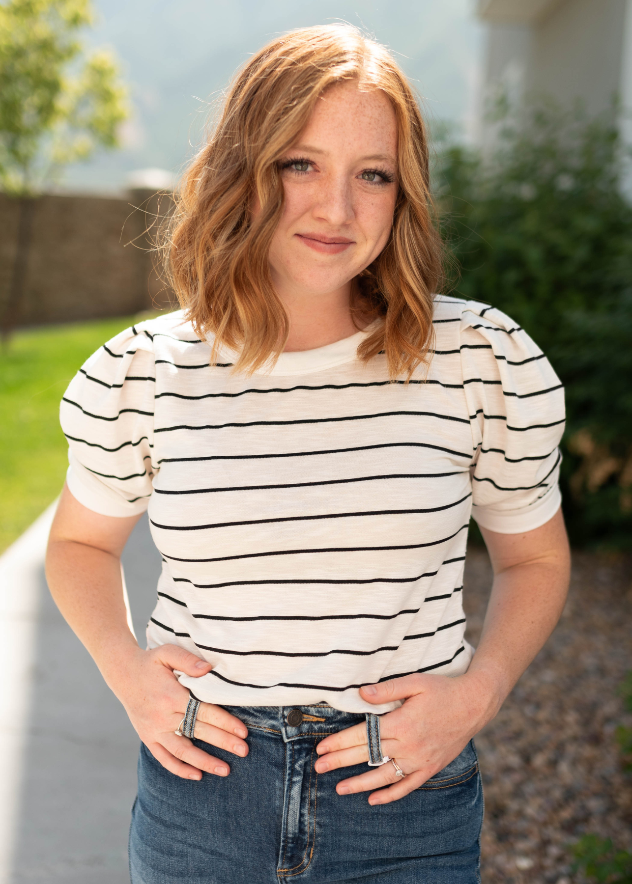 Short sleeve ivory striped top with black stripes