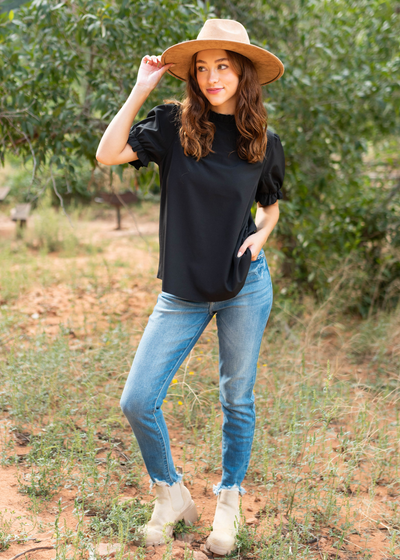 Short sleeve black top