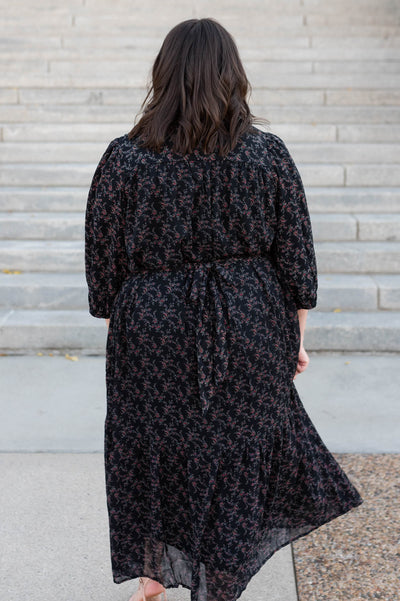 Back view of the plus size black pink  flower dress