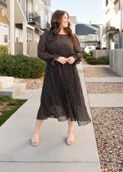 Short sleeve navy multi floral dress in plus size