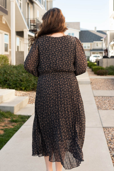 Back view of the plus size navy multi floral dress