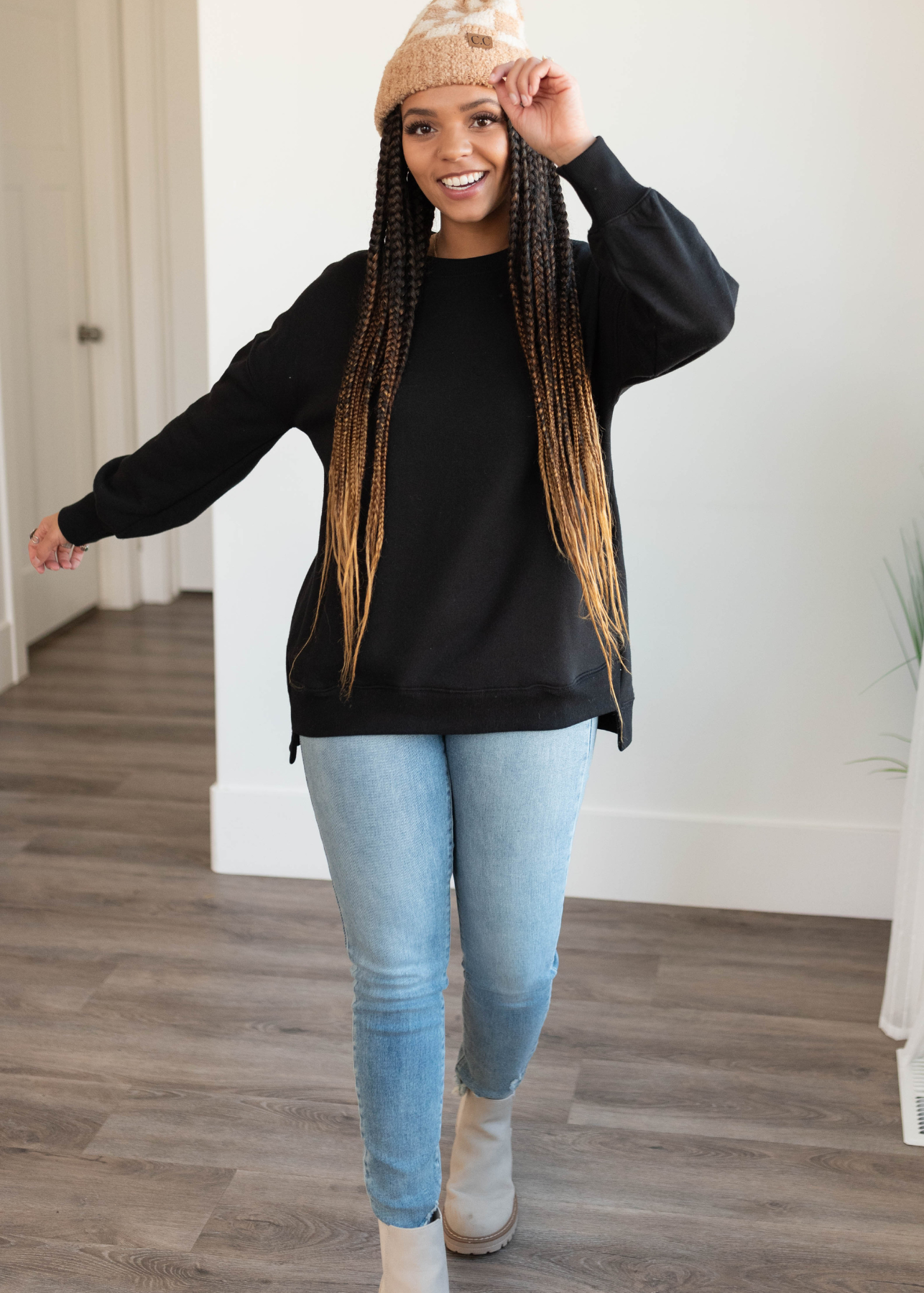 Long sleeve black pocketed sweater