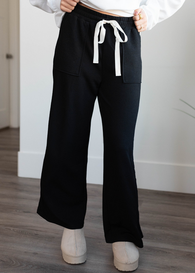 Black ribbed pants with pockets