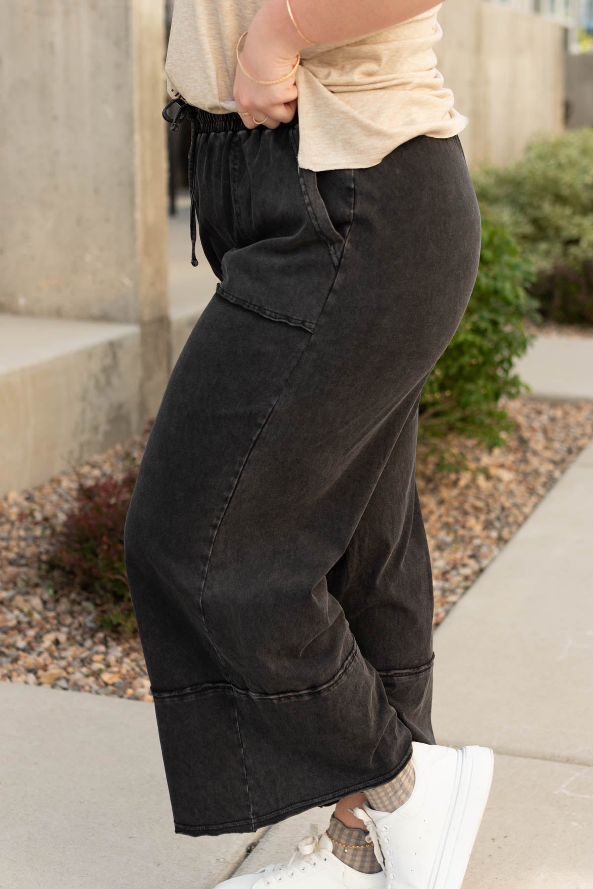 Side view of theplus size black mineral wash pants