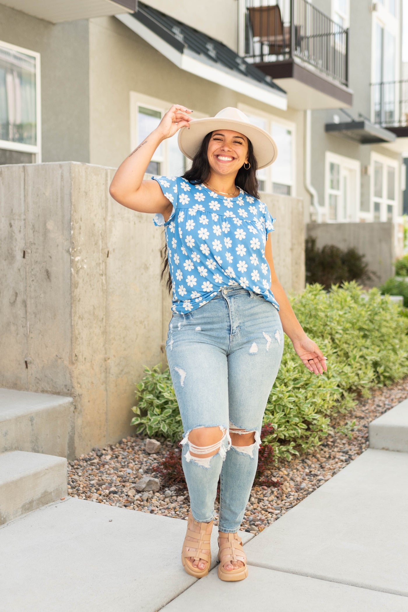 Short sleeve blue floral top with white daisies 