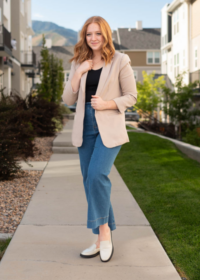 Long sleeve beige blazer with pockets