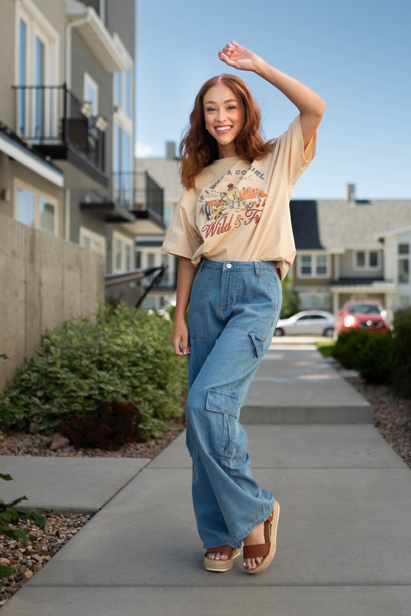 Denim blue pants that buttons at the waist