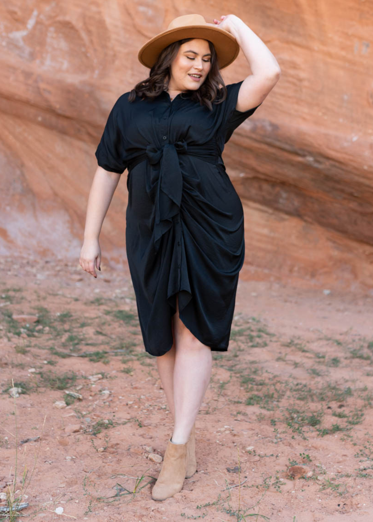 Short sleeve plus size black dress