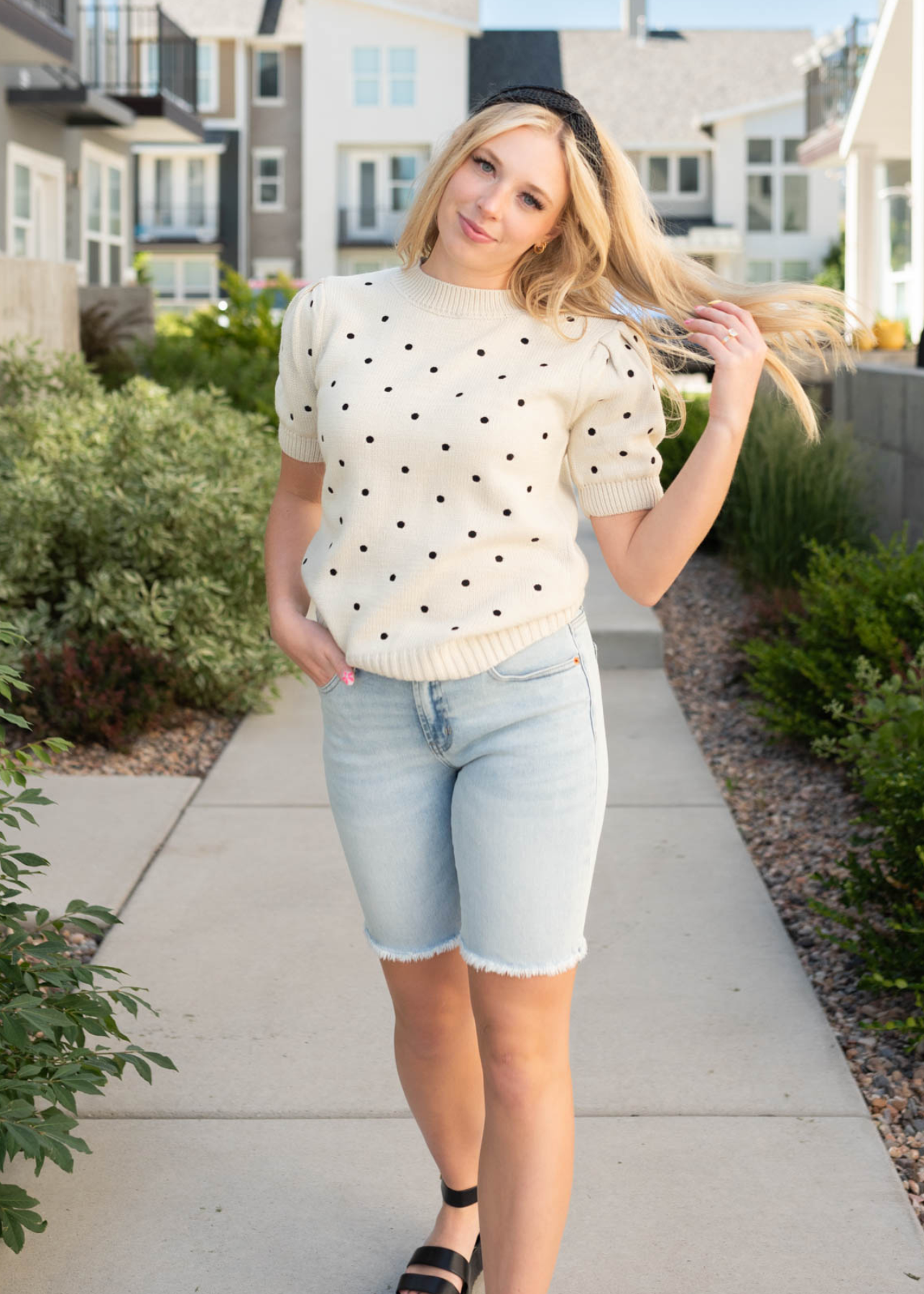 Cream black dot sweater with short sleeves