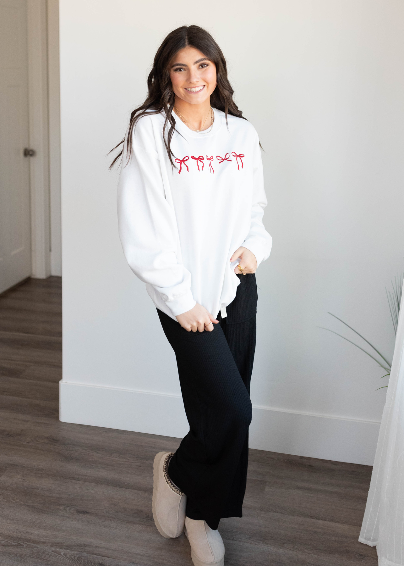 Long sleeve white mini bow sweatshirt