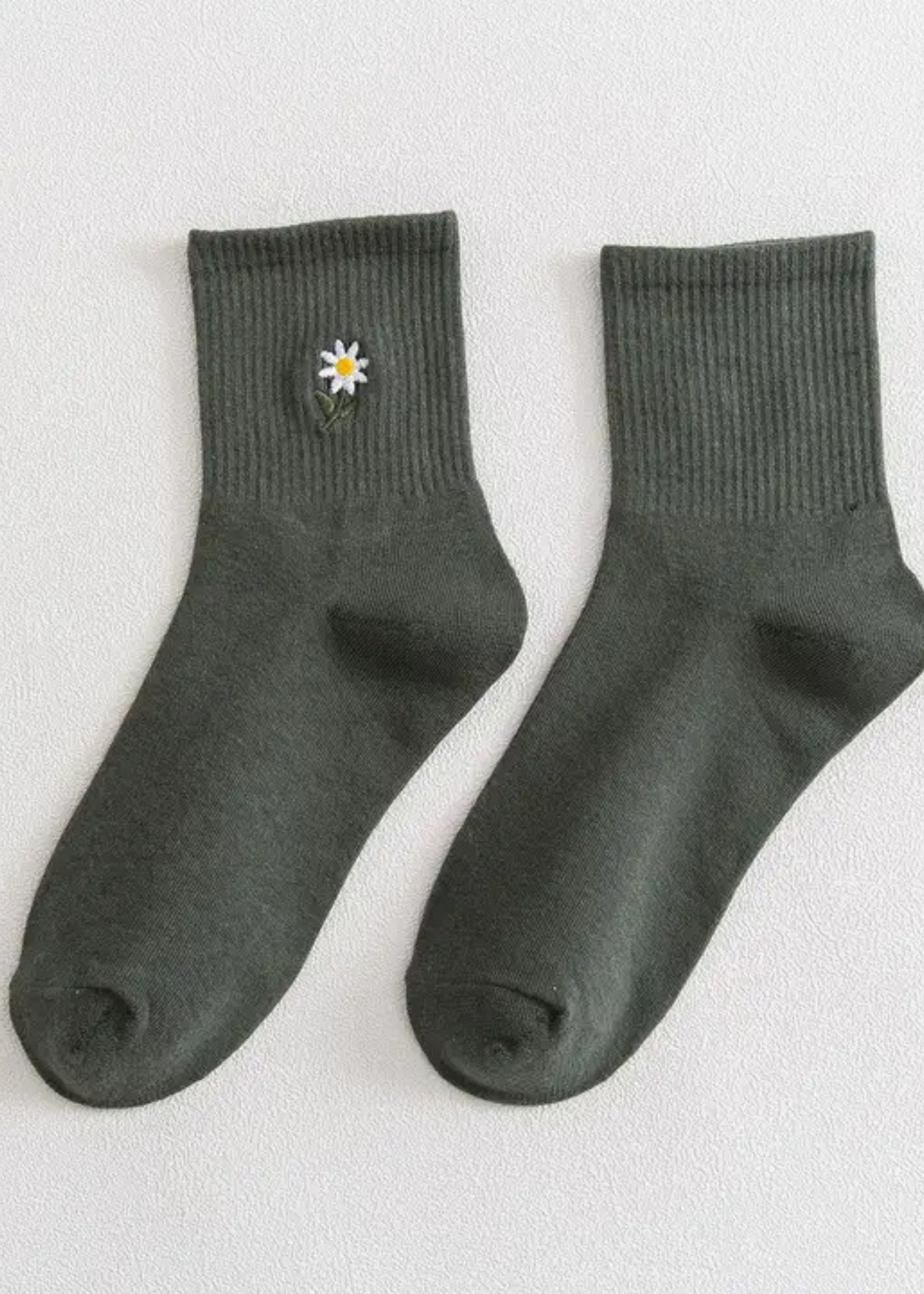 Lennie Dark Green Embroidered Flower Socks